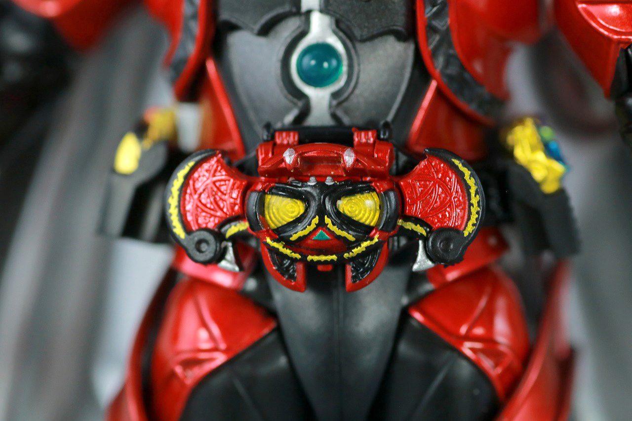 S.H.フィギュアーツ　仮面ライダーダークキバ　真骨彫製法　レビュー　本体