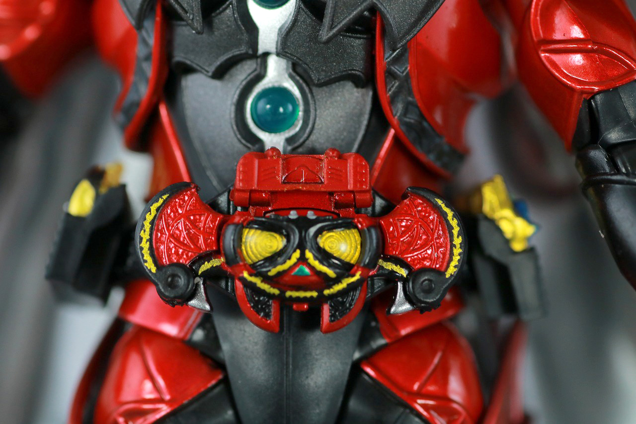 S.H.フィギュアーツ　仮面ライダーダークキバ　真骨彫製法　レビュー　本体