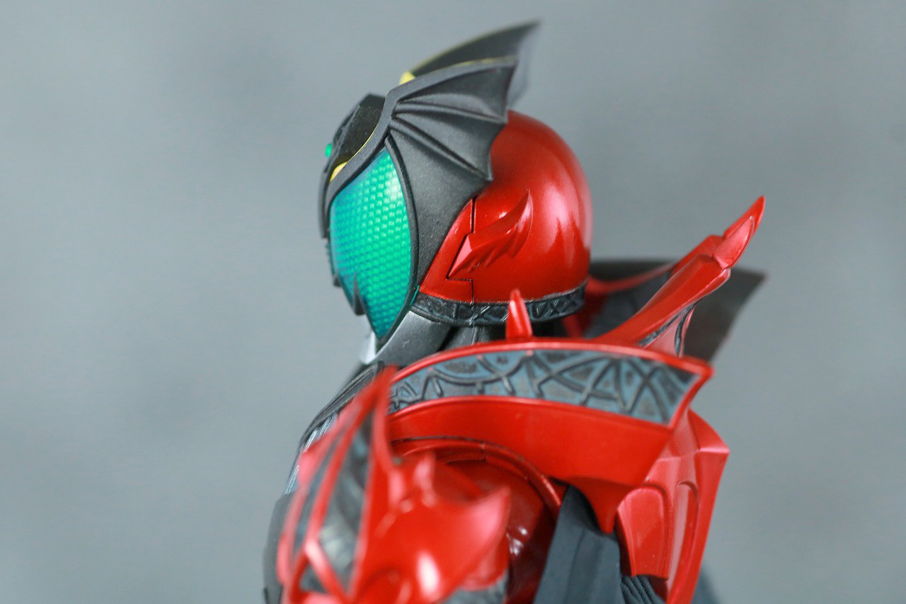 S.H.フィギュアーツ　仮面ライダーダークキバ　真骨彫製法　レビュー　本体