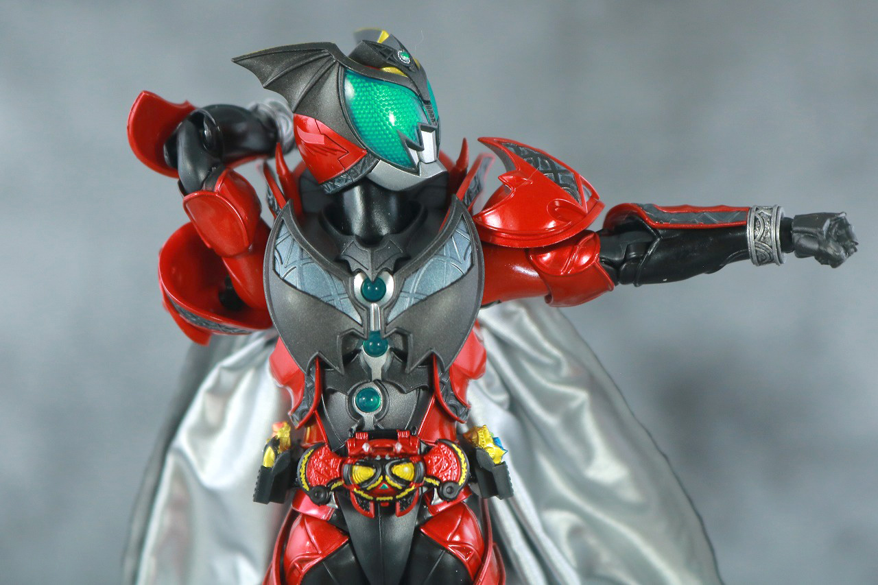 S.H.フィギュアーツ　仮面ライダーダークキバ　真骨彫製法　レビュー　可動範囲