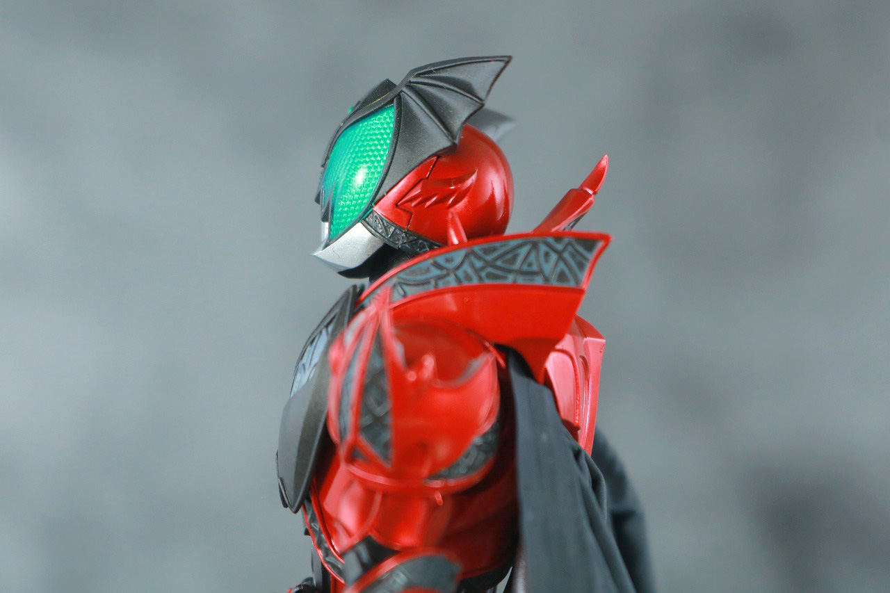 S.H.フィギュアーツ　仮面ライダーダークキバ　真骨彫製法　レビュー　可動範囲