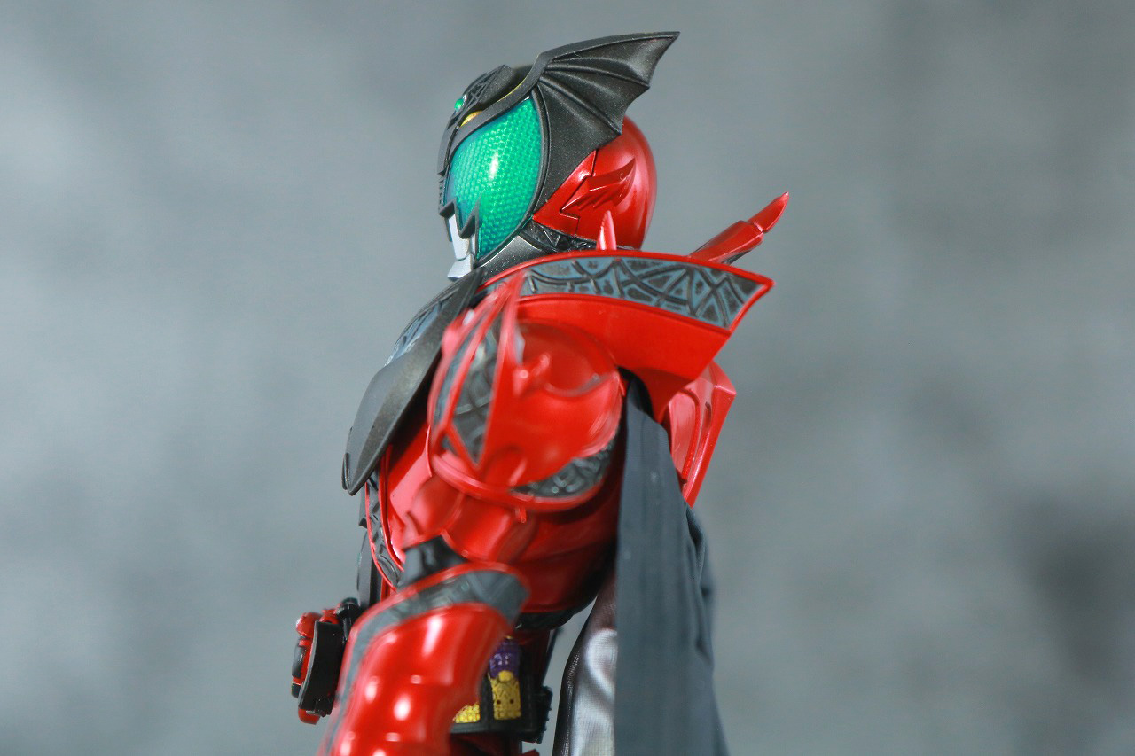 S.H.フィギュアーツ　仮面ライダーダークキバ　真骨彫製法　レビュー　可動範囲