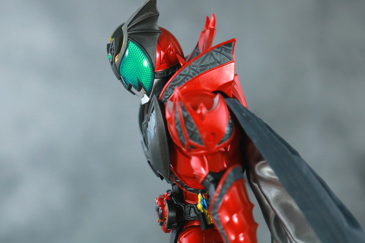 S.H.フィギュアーツ　仮面ライダーダークキバ　真骨彫製法　レビュー　可動範囲