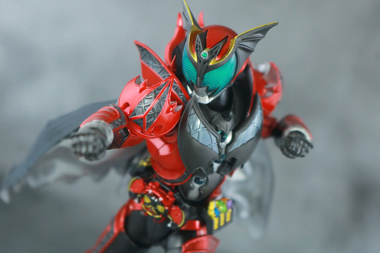 S.H.フィギュアーツ　仮面ライダーダークキバ　真骨彫製法　レビュー　アクション