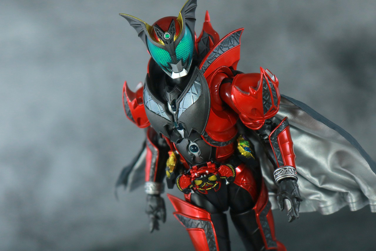 S.H.フィギュアーツ　仮面ライダーダークキバ　真骨彫製法　レビュー　アクション