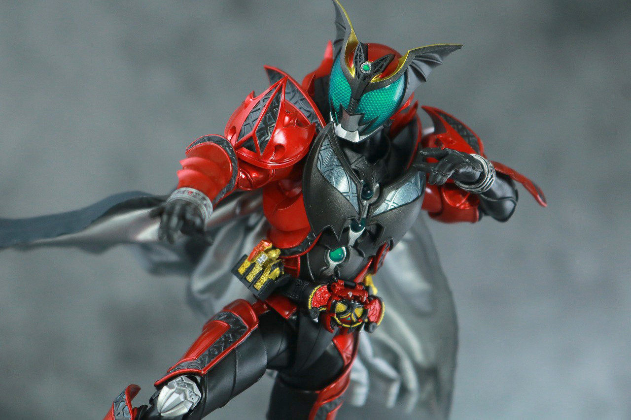 S.H.フィギュアーツ　仮面ライダーダークキバ　真骨彫製法　レビュー　アクション