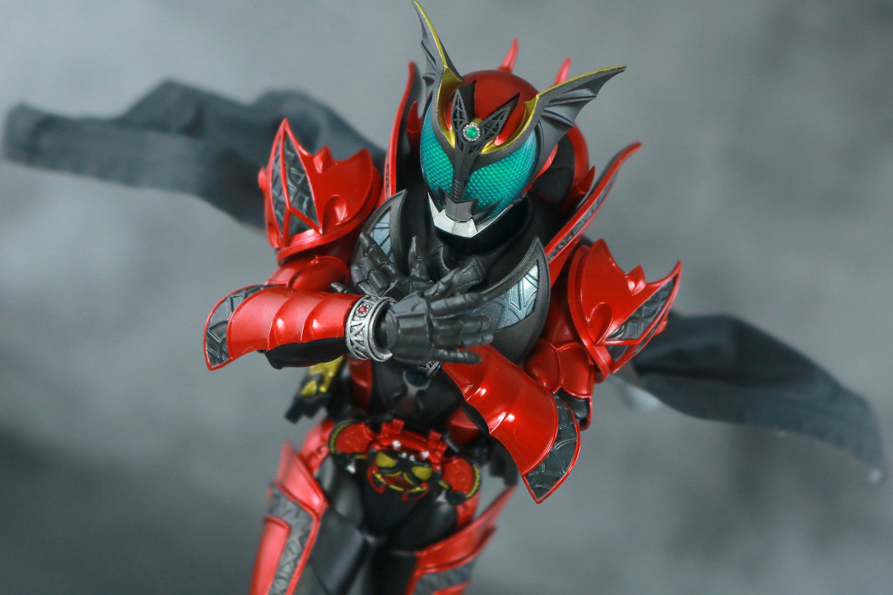 S.H.フィギュアーツ　仮面ライダーダークキバ　真骨彫製法　レビュー　アクション