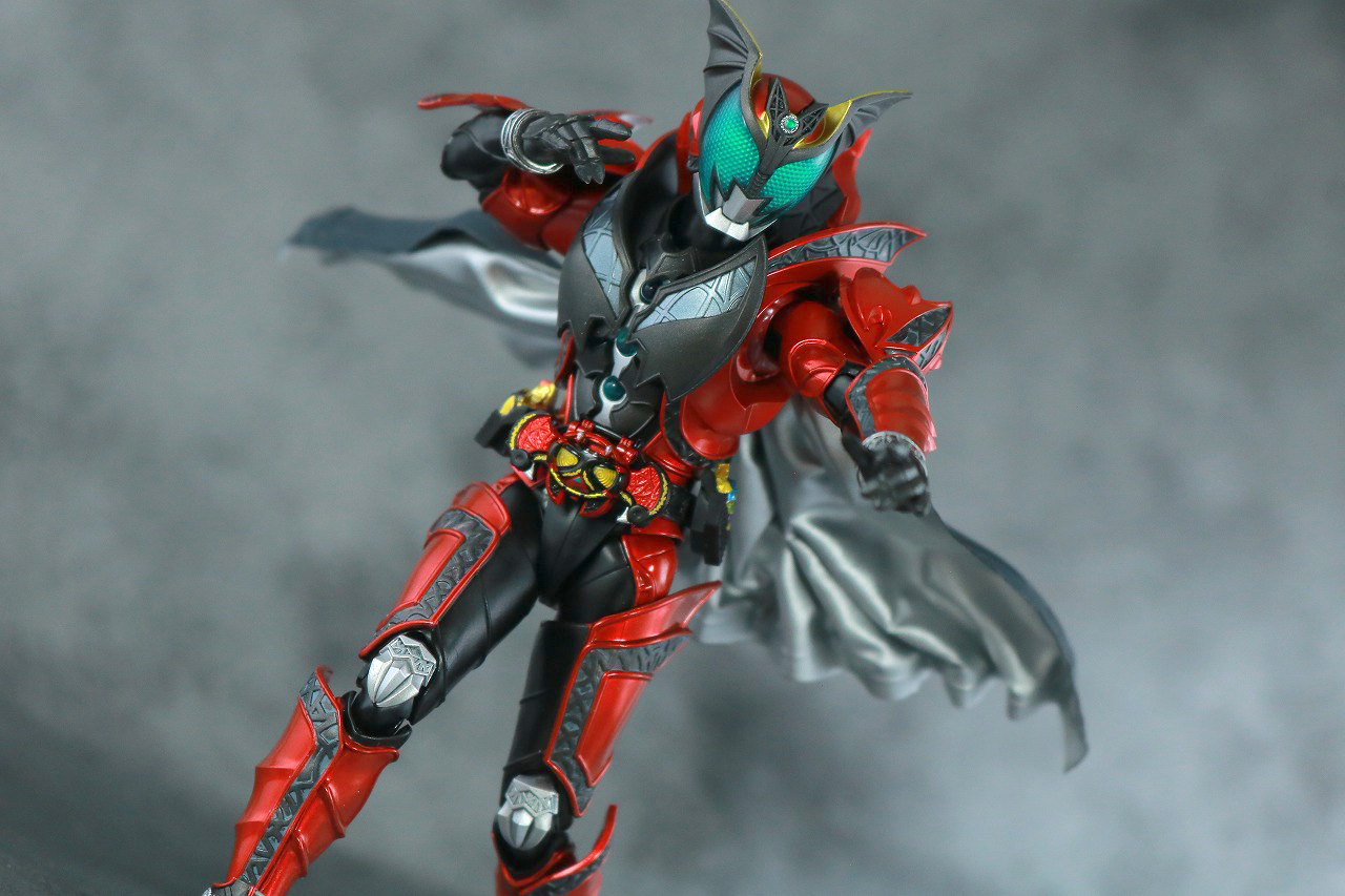 S.H.フィギュアーツ　仮面ライダーダークキバ　真骨彫製法　レビュー　アクション