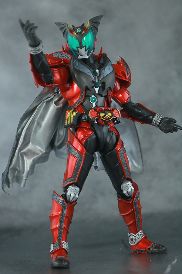 S.H.フィギュアーツ　仮面ライダーダークキバ　真骨彫製法　レビュー　アクション