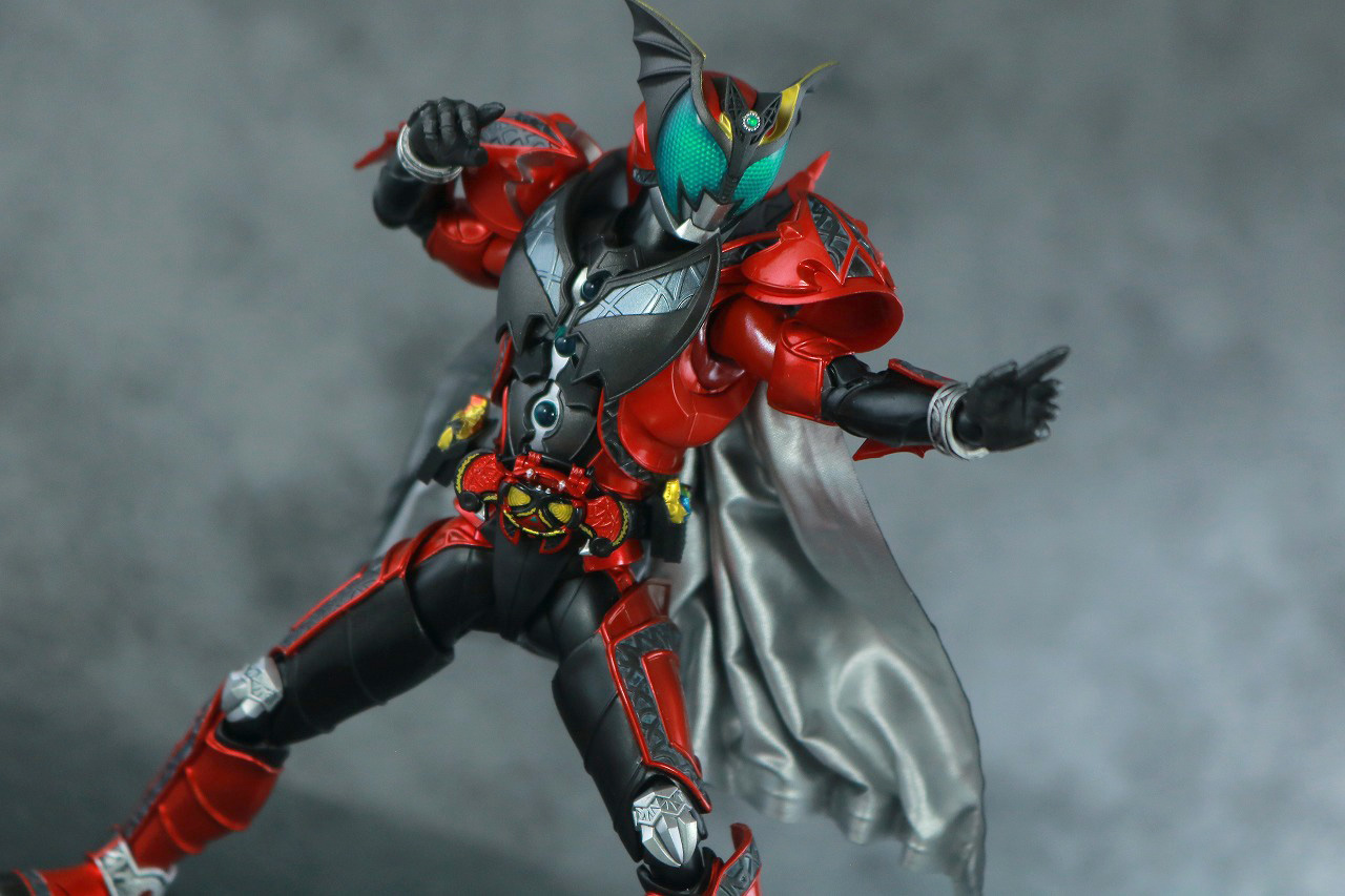 S.H.フィギュアーツ　仮面ライダーダークキバ　真骨彫製法　レビュー　アクション