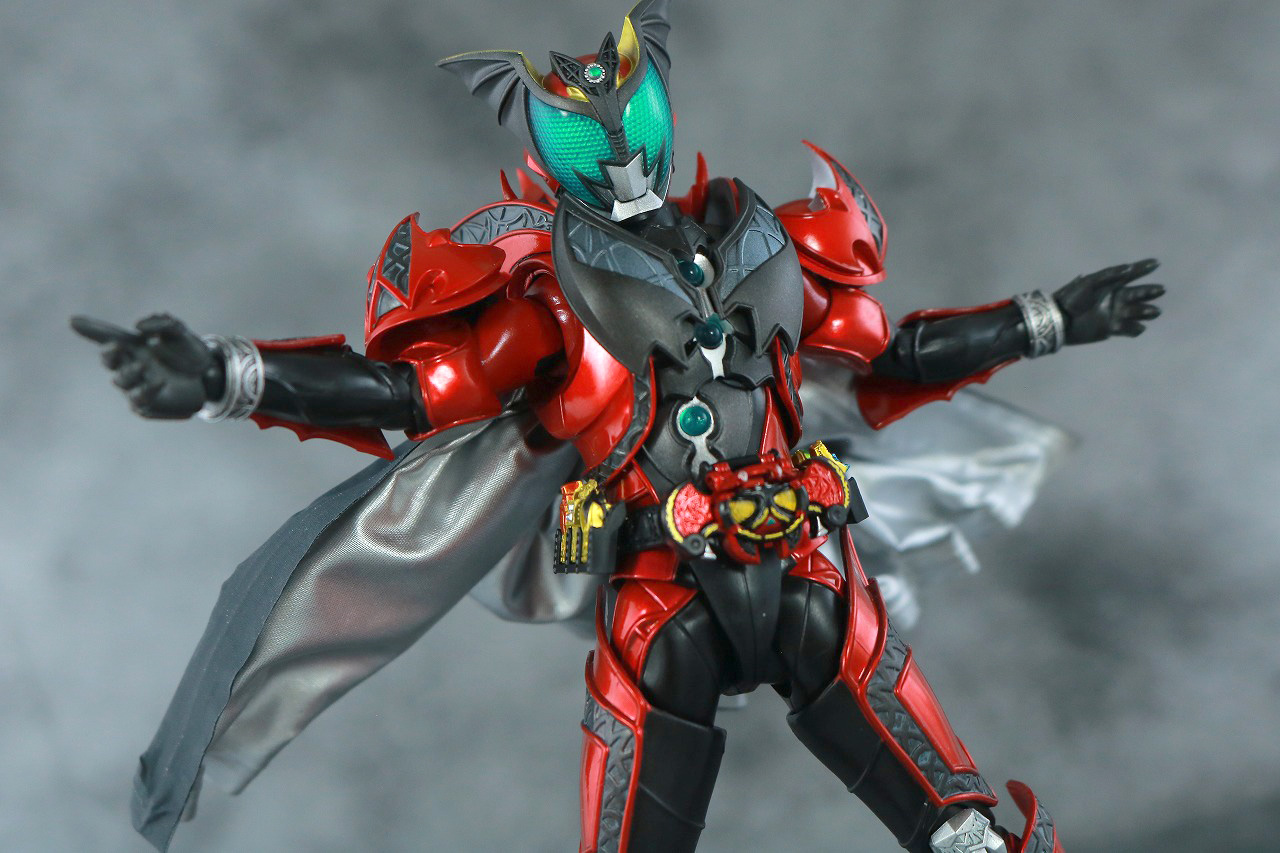 S.H.フィギュアーツ　仮面ライダーダークキバ　真骨彫製法　レビュー　アクション