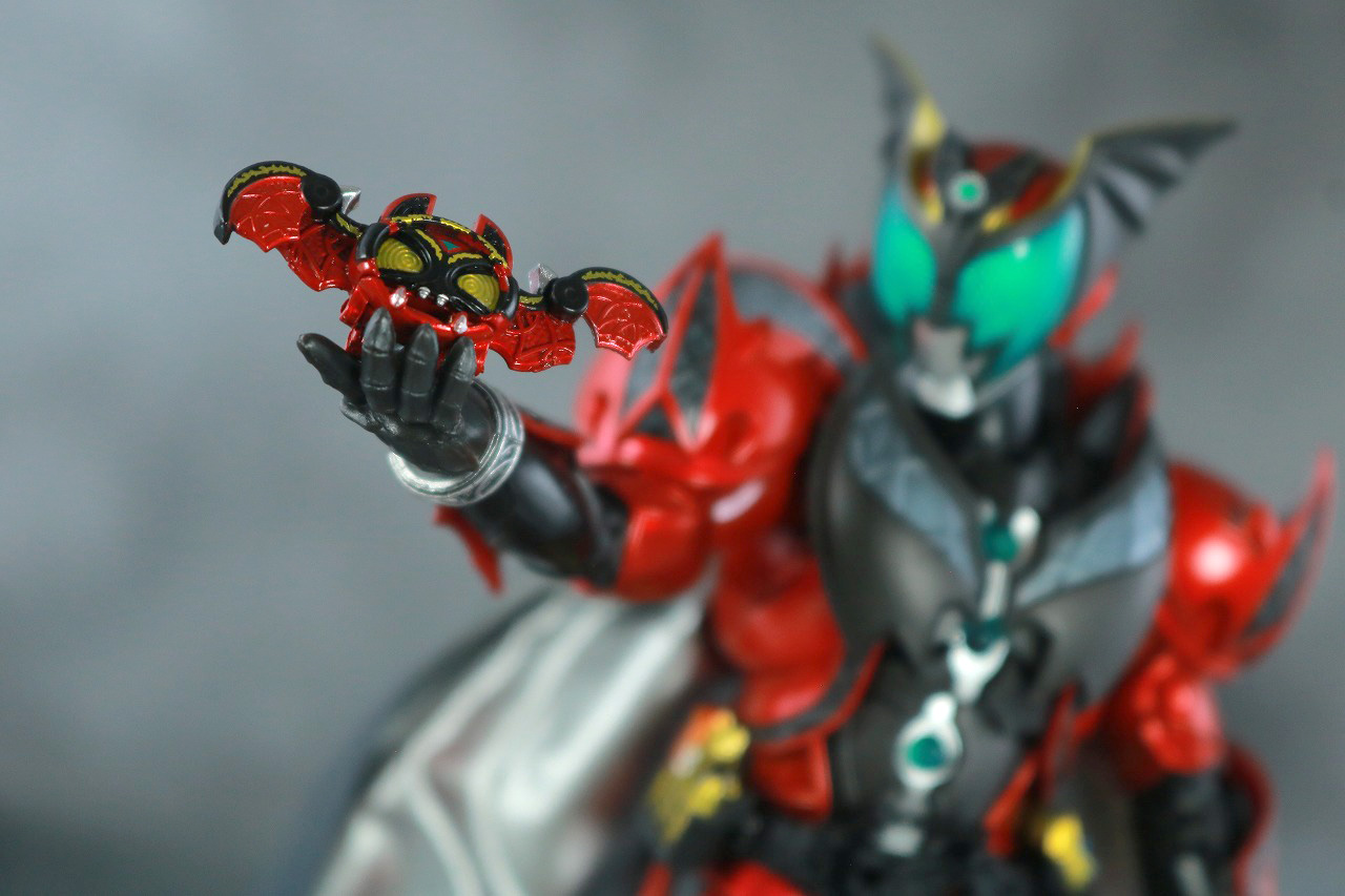 S.H.フィギュアーツ　仮面ライダーダークキバ　真骨彫製法　レビュー　アクション