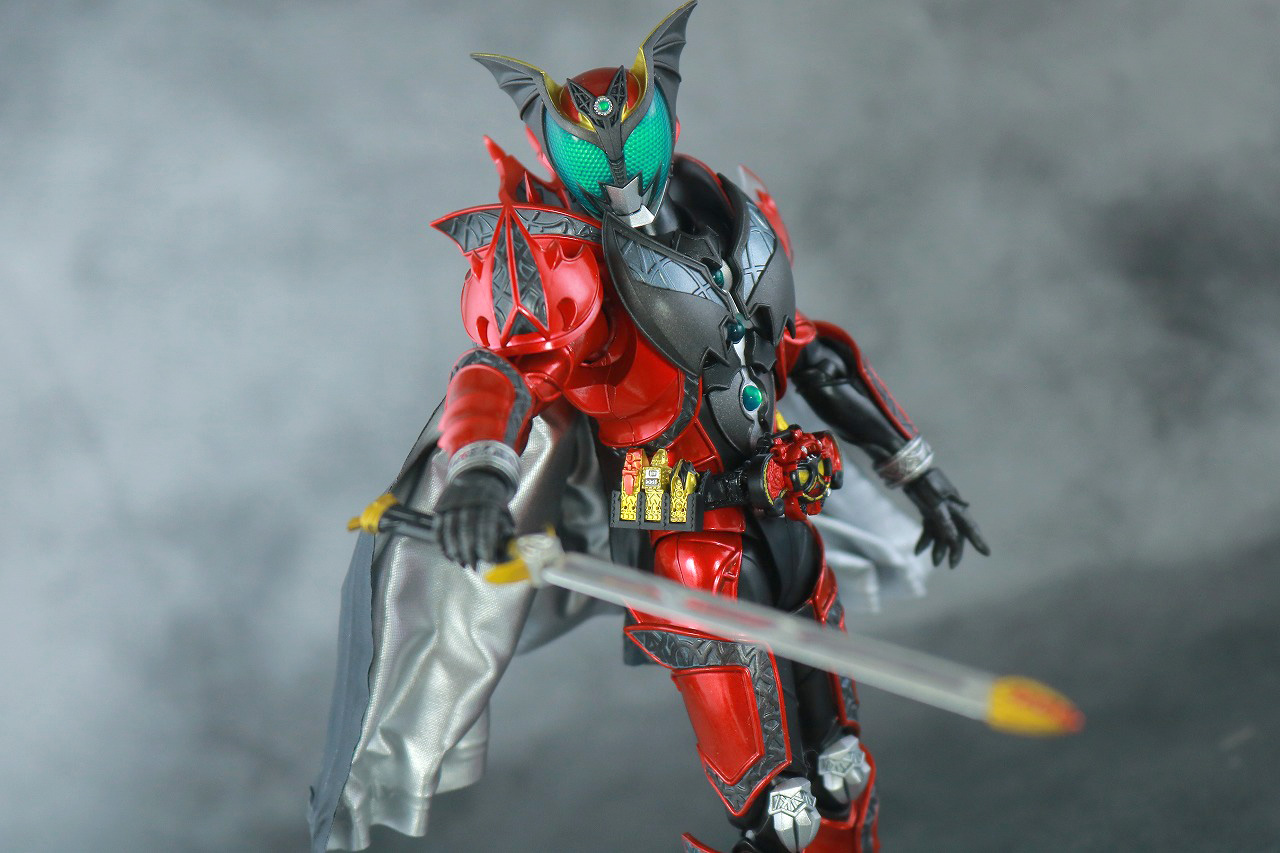 S.H.フィギュアーツ　仮面ライダーダークキバ　真骨彫製法　レビュー　アクション