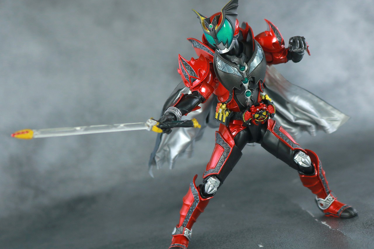 S.H.フィギュアーツ　仮面ライダーダークキバ　真骨彫製法　レビュー　アクション