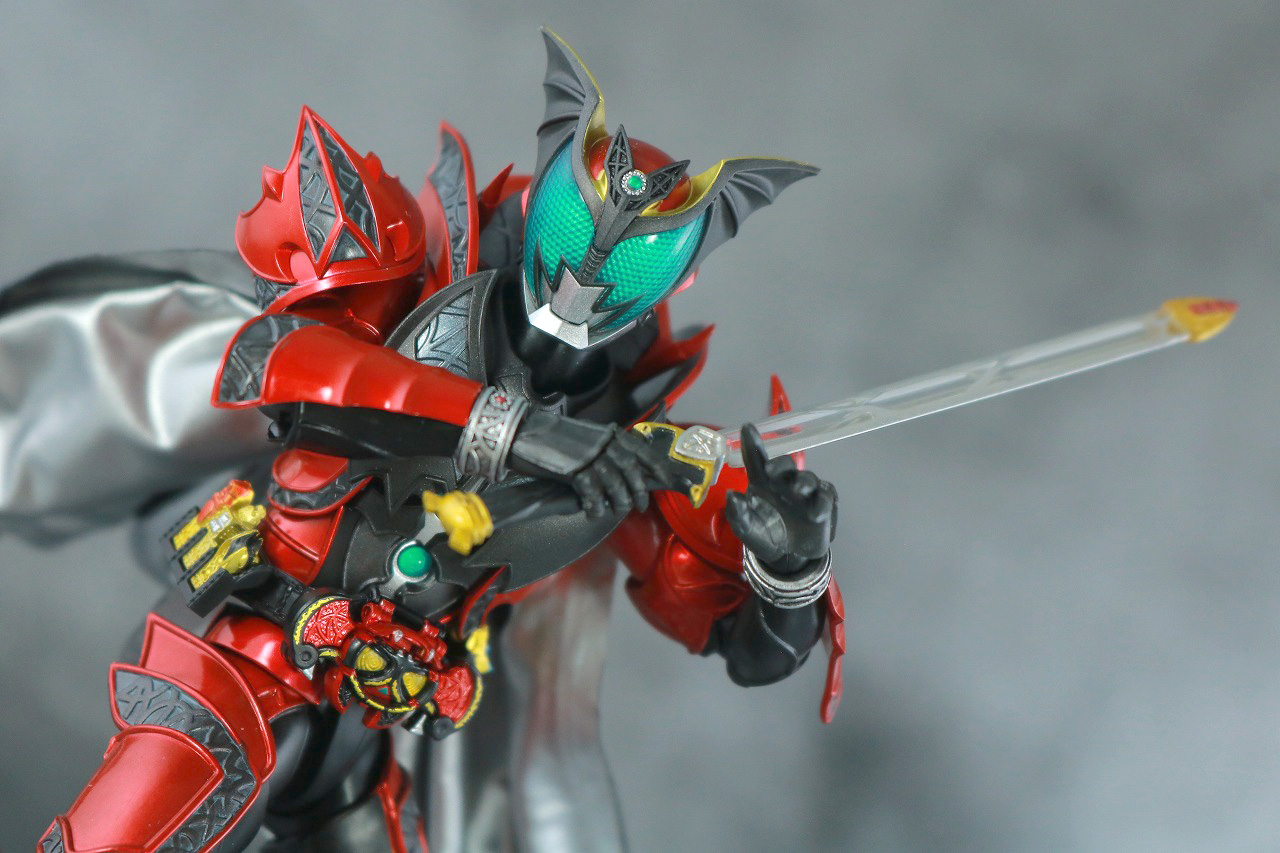 S.H.フィギュアーツ　仮面ライダーダークキバ　真骨彫製法　レビュー　アクション