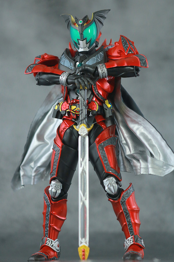 S.H.フィギュアーツ　仮面ライダーダークキバ　真骨彫製法　レビュー　アクション