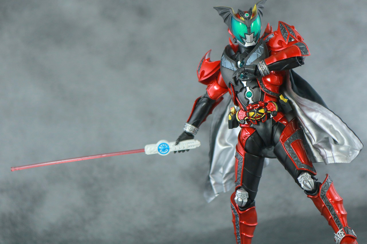 S.H.フィギュアーツ　仮面ライダーダークキバ　真骨彫製法　レビュー　アクション