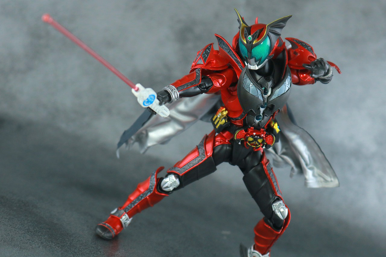 S.H.フィギュアーツ　仮面ライダーダークキバ　真骨彫製法　レビュー　アクション