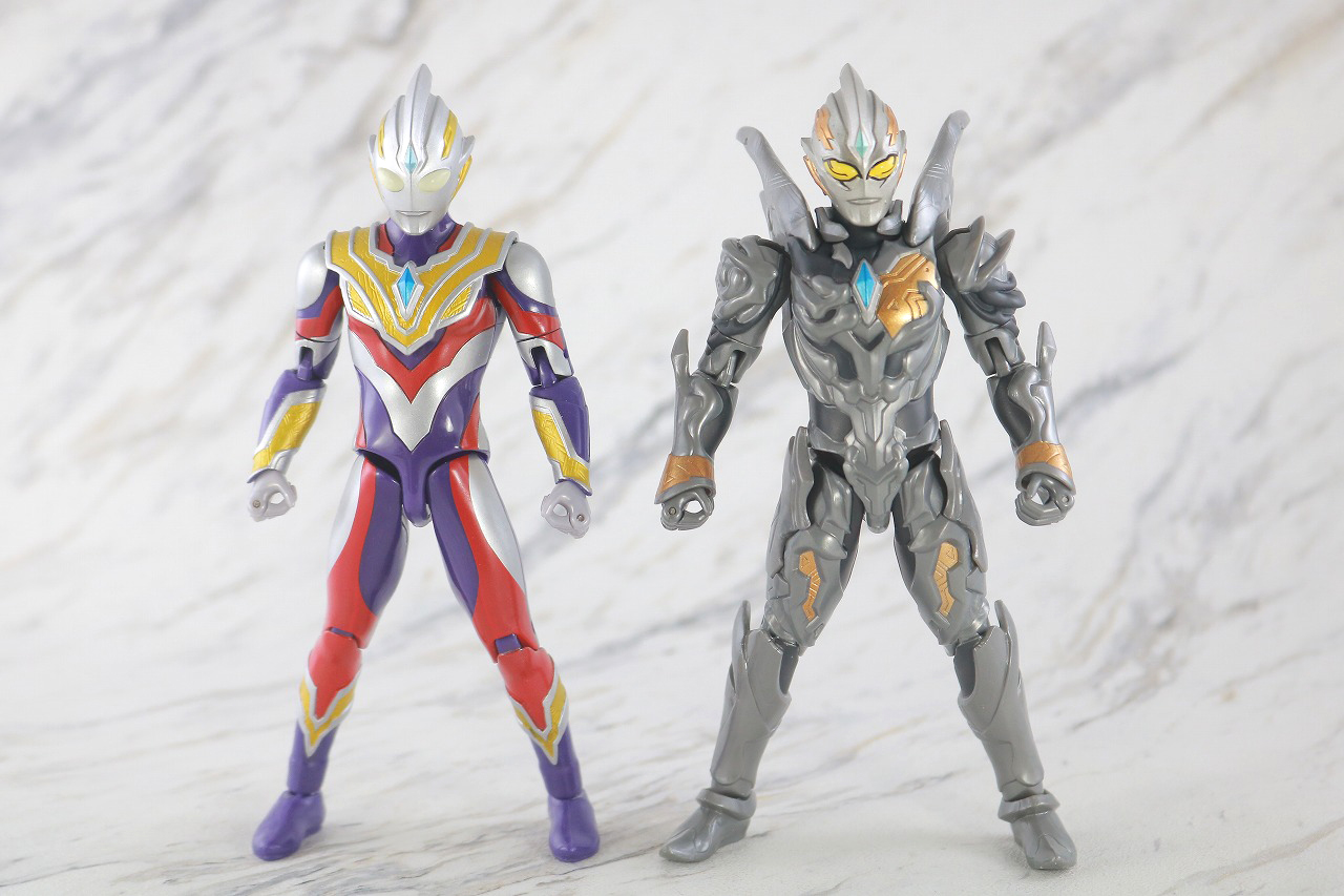 ウルトラアクションフィギュア　トリガーダーク　レビュー　本体　ウルトラマントリガー　マルチタイプ　比較