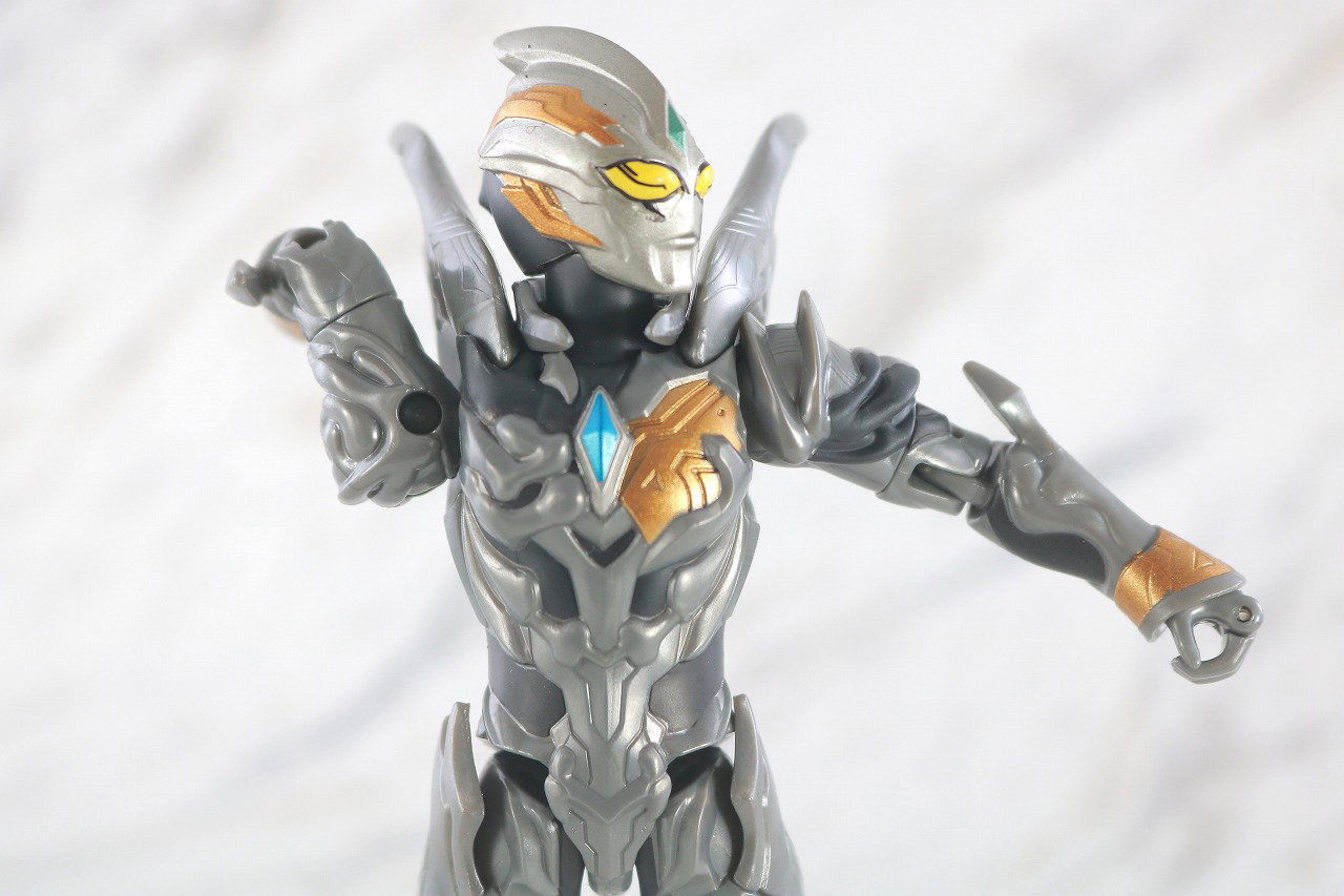 ウルトラアクションフィギュア　トリガーダーク　レビュー　可動範囲