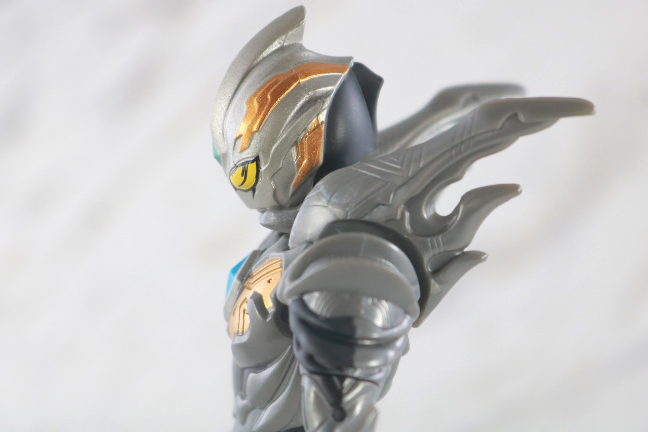 ウルトラアクションフィギュア　トリガーダーク　レビュー　可動範囲