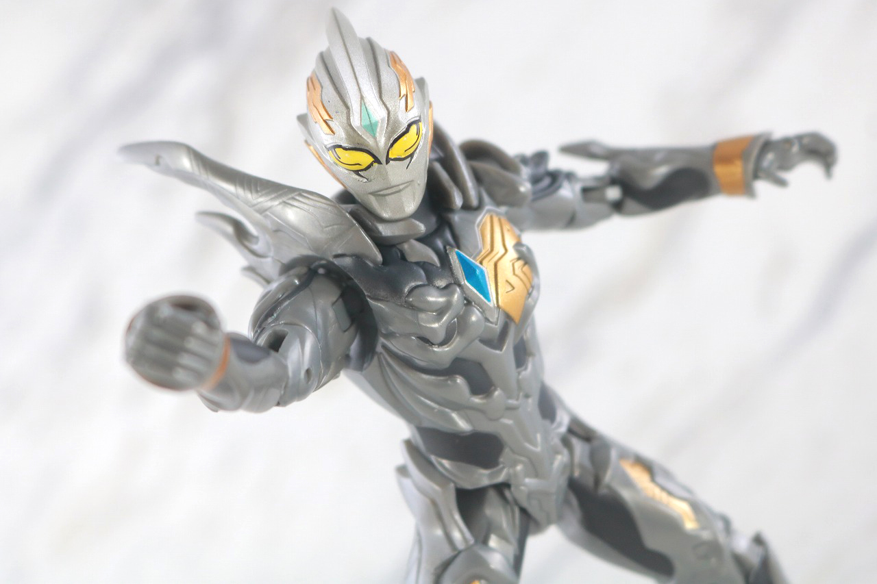 ウルトラアクションフィギュア　トリガーダーク　レビュー　アクション