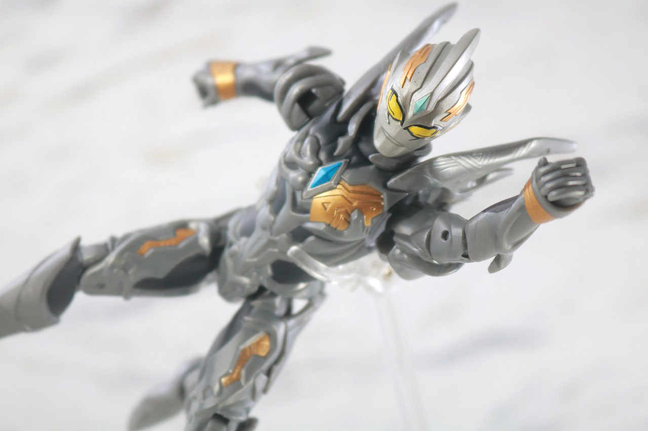 ウルトラアクションフィギュア　トリガーダーク　レビュー　アクション