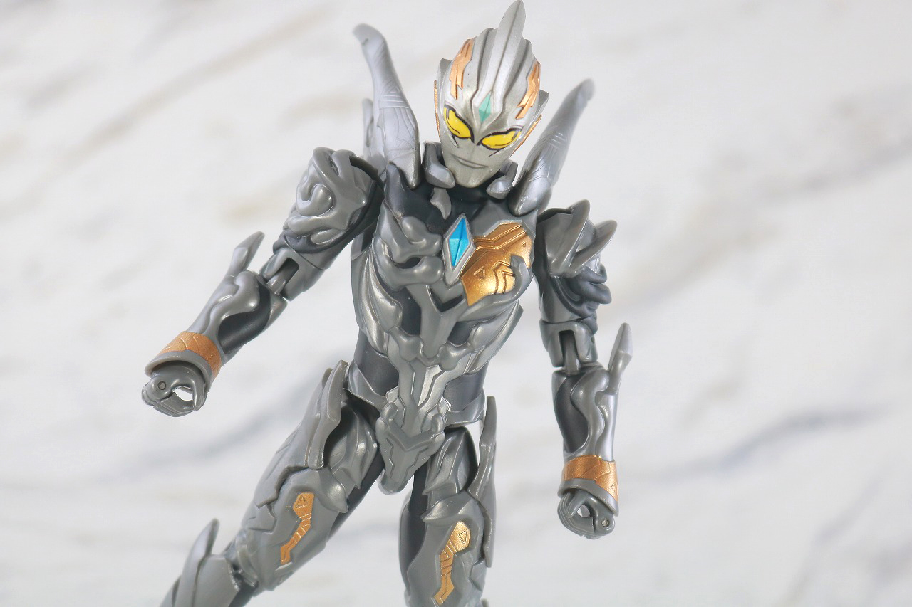 ウルトラアクションフィギュア　トリガーダーク　レビュー　アクション