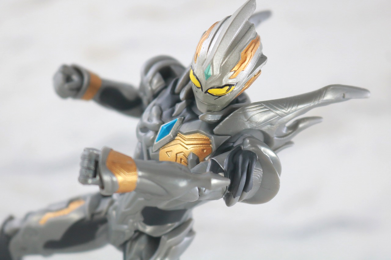 ウルトラアクションフィギュア　トリガーダーク　レビュー　アクション