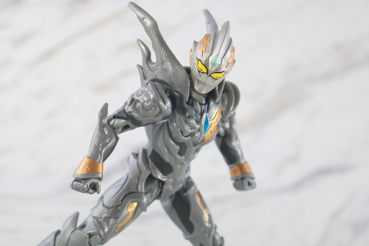 ウルトラアクションフィギュア　トリガーダーク　レビュー　アクション