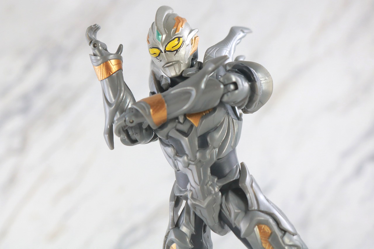 ウルトラアクションフィギュア　トリガーダーク　レビュー　アクション