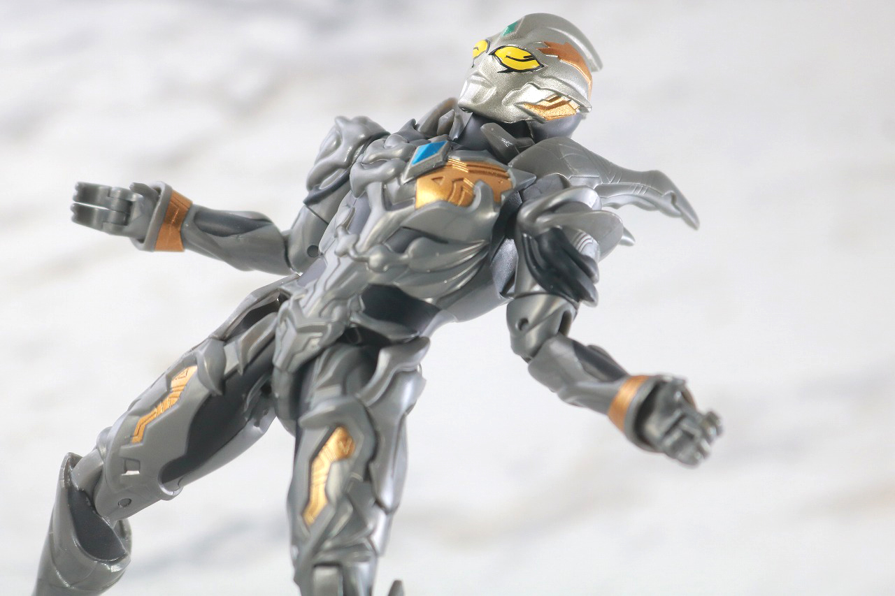 ウルトラアクションフィギュア　トリガーダーク　レビュー　アクション