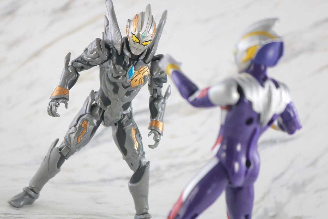 ウルトラアクションフィギュア　トリガーダーク　レビュー　アクション