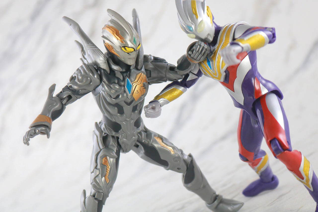 ウルトラアクションフィギュア　トリガーダーク　レビュー　アクション　ウルトラマントリガー　マルチタイプ