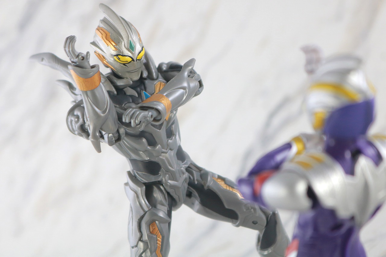 ウルトラアクションフィギュア　トリガーダーク　レビュー　アクション　ウルトラマントリガー　マルチタイプ