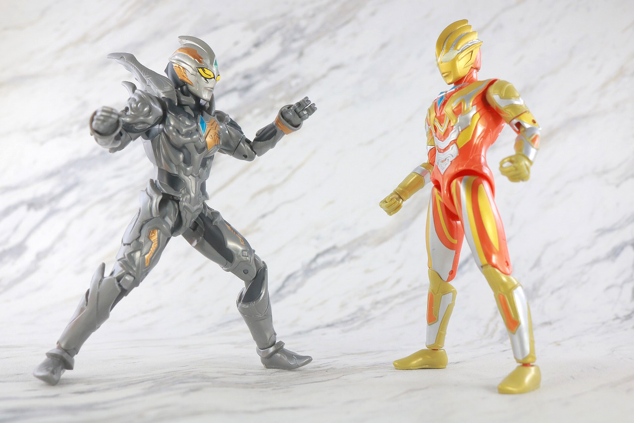 ウルトラアクションフィギュア　トリガーダーク　レビュー　アクション　グリッタートリガーエタニティ