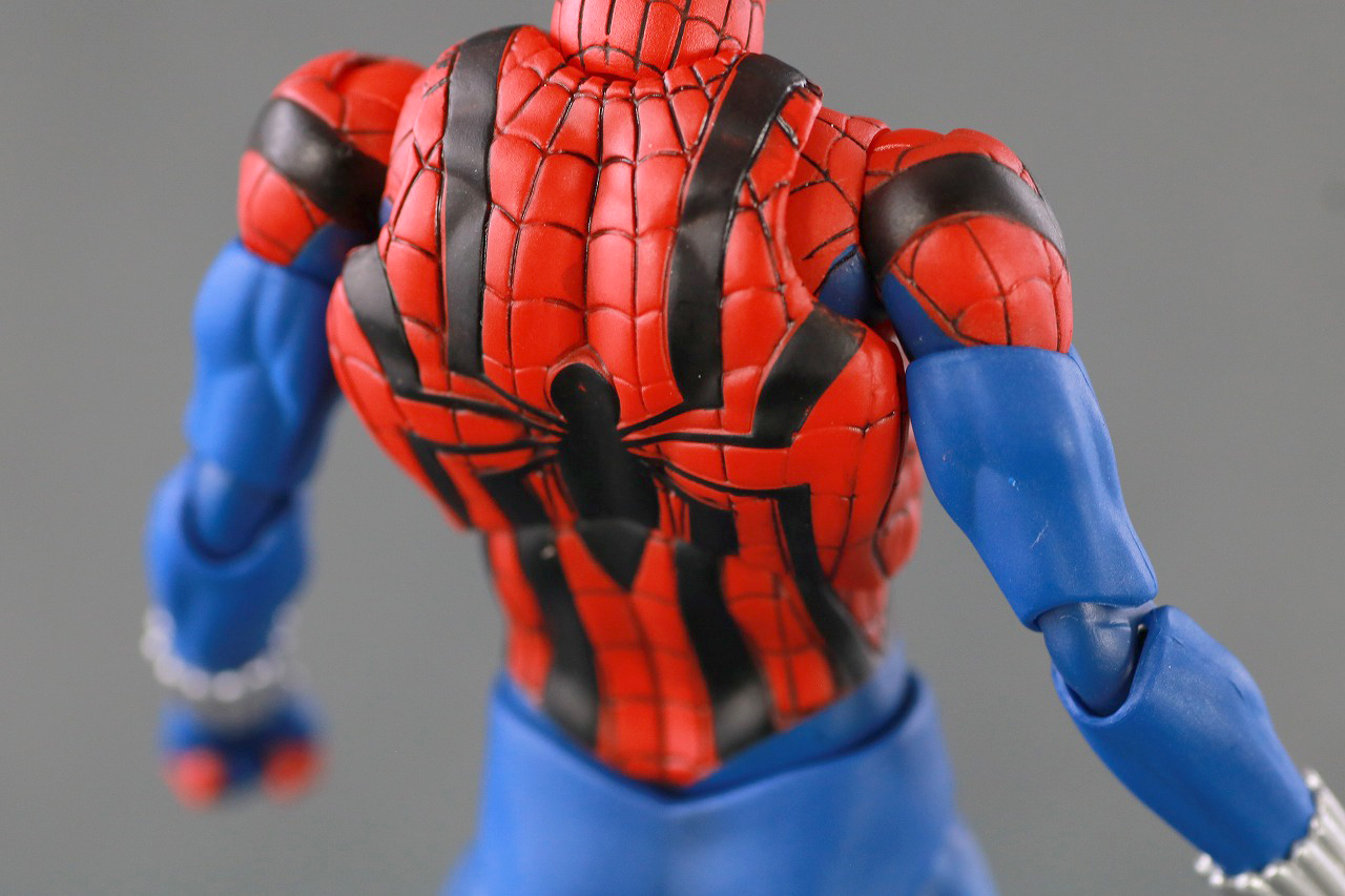 MAFEX　スパイダーマン　ベン・ライリー　レビュー　本体