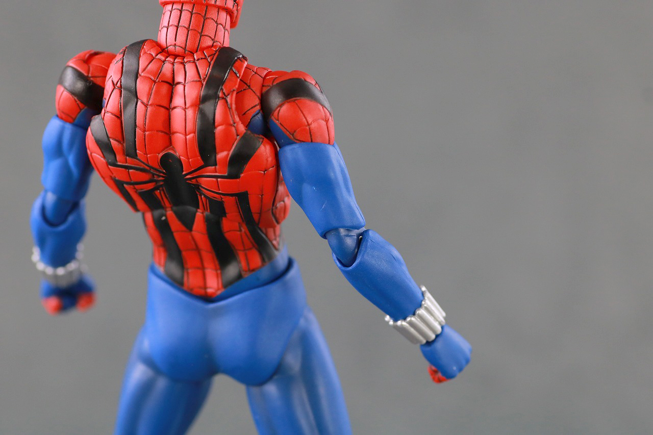 MAFEX　スパイダーマン　ベン・ライリー　レビュー　本体