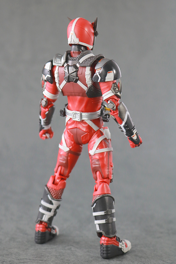 S.H.フィギュアーツ　仮面ライダー雷　レビュー　本体