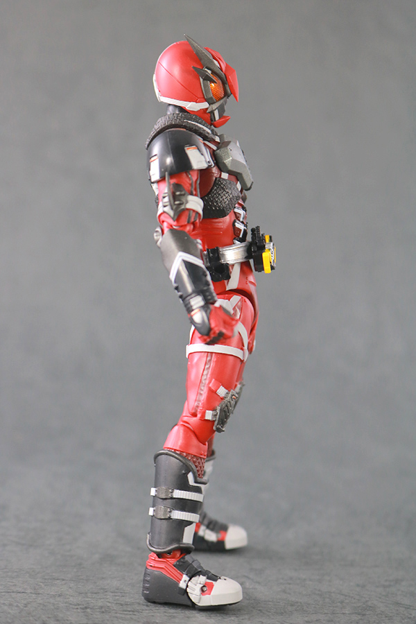 S.H.フィギュアーツ　仮面ライダー雷　レビュー　本体