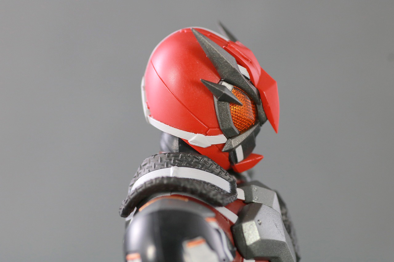 S.H.フィギュアーツ　仮面ライダー雷　レビュー　本体