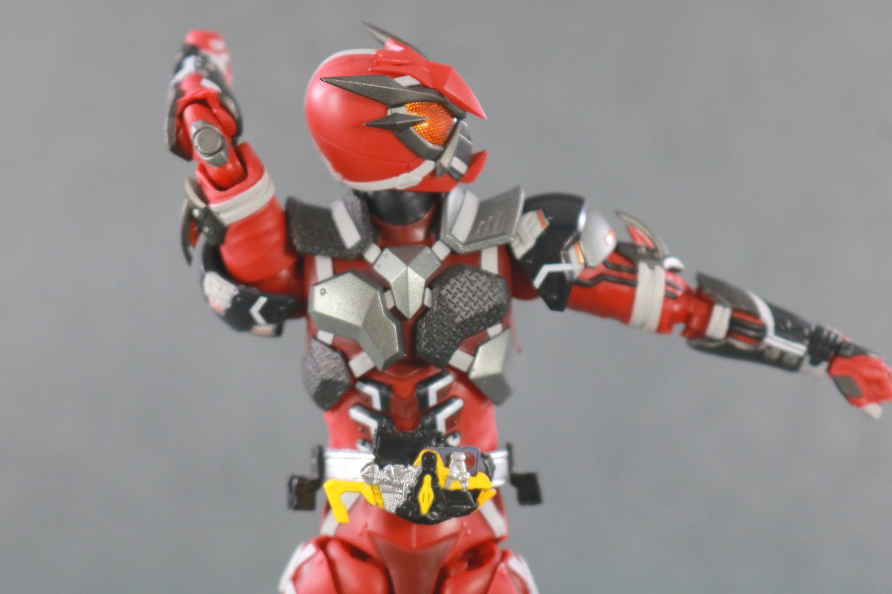 S.H.フィギュアーツ　仮面ライダー雷　レビュー　可動範囲