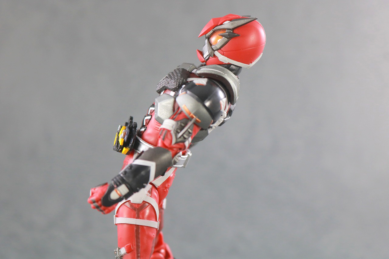 S.H.フィギュアーツ　仮面ライダー雷　レビュー　可動範囲