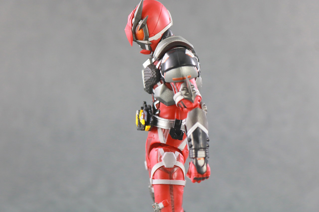 S.H.フィギュアーツ　仮面ライダー雷　レビュー　可動範囲