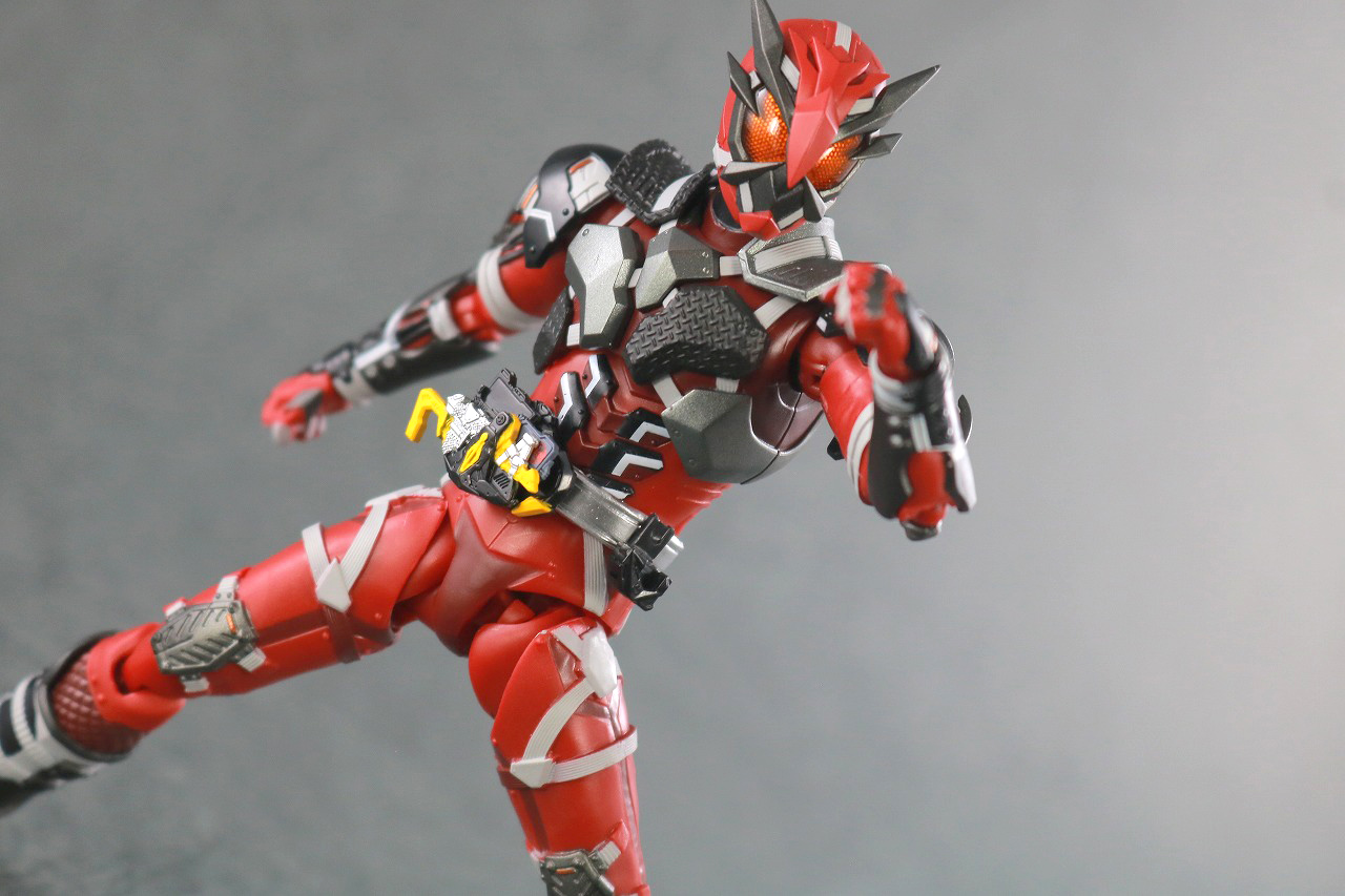 S.H.フィギュアーツ　仮面ライダー雷　レビュー　アクション