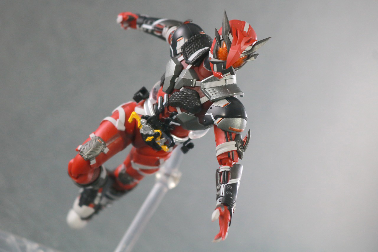 S.H.フィギュアーツ　仮面ライダー雷　レビュー　アクション