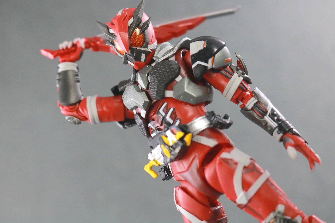 S.H.フィギュアーツ　仮面ライダー雷　レビュー