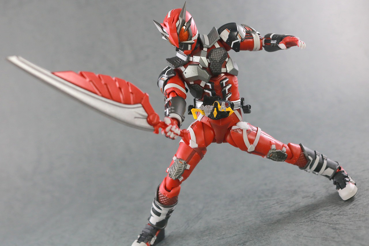 S.H.フィギュアーツ　仮面ライダー雷　レビュー　アクション