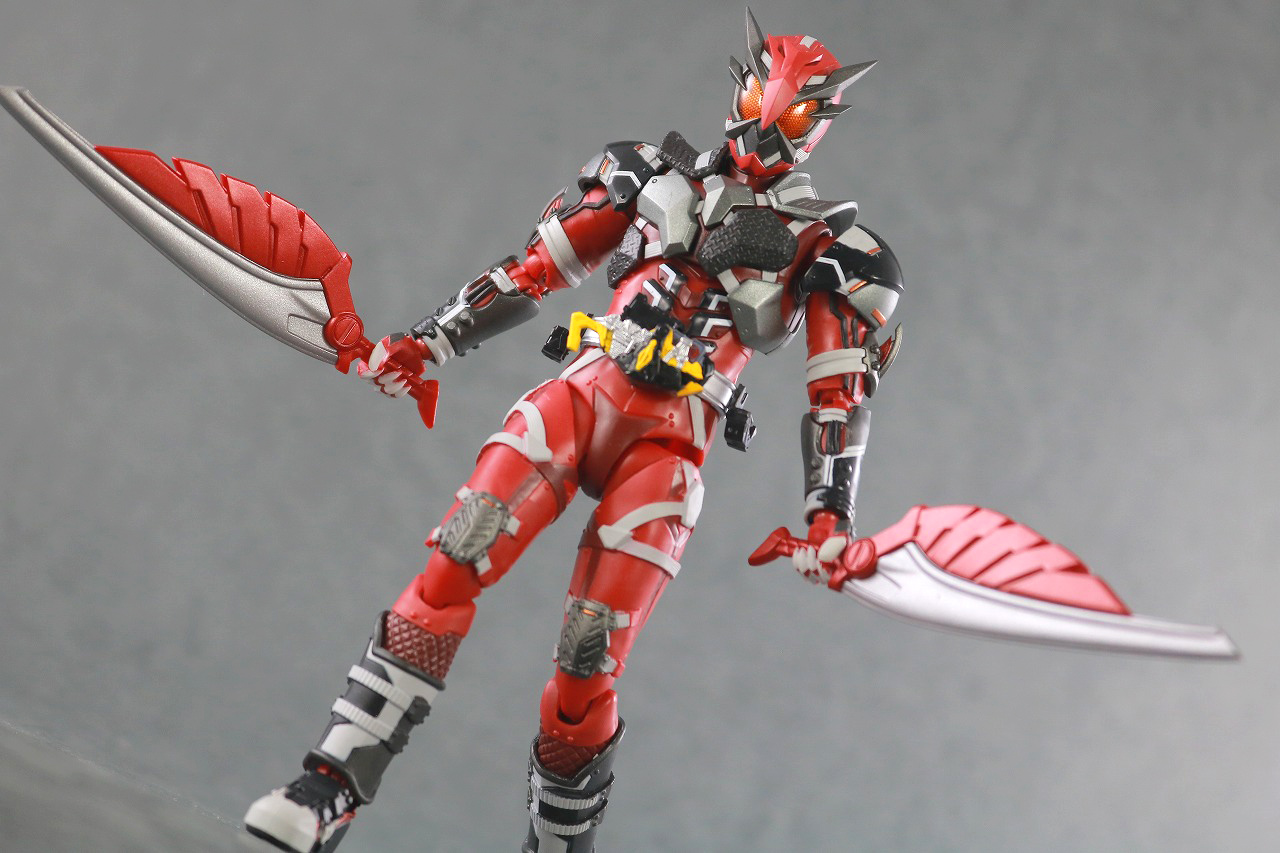 S.H.フィギュアーツ　仮面ライダー雷　レビュー　アクション