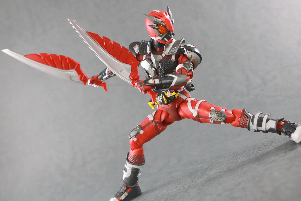 S.H.フィギュアーツ　仮面ライダー雷　レビュー　アクション